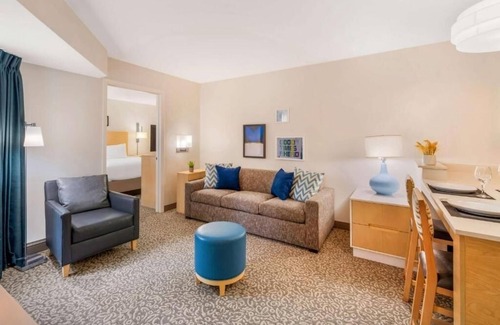 Arrowood Hotel | Convenient Suite Close to Carowinds Amusement Park and Other Attractions