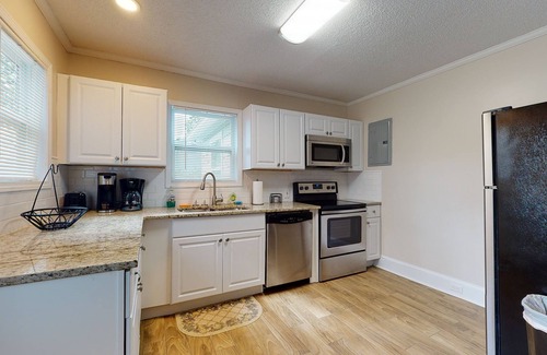 Cartersville House | Convenient to everything!