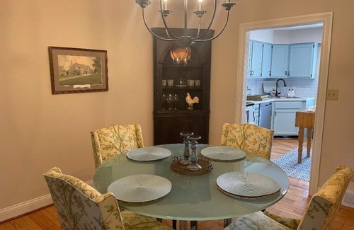 Midway House | Convenient Townhome in the heart of horse and bourbon country!