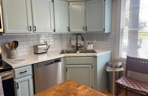 Midway House | Convenient Townhome in the heart of horse and bourbon country!