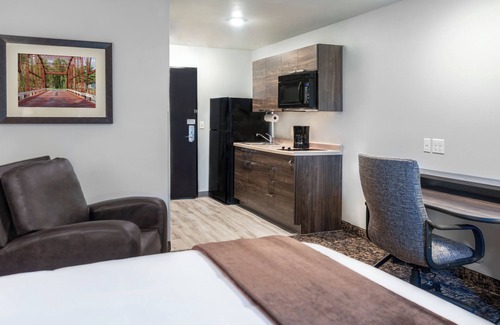 Randolph Center Hotel | Convenient Vermont Getaway | Near I-89, Pet-Friendly, Perfect for Road Trips