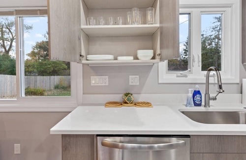 Fox Valley House | Convenient Western Suburban pet friendly home, 4/2