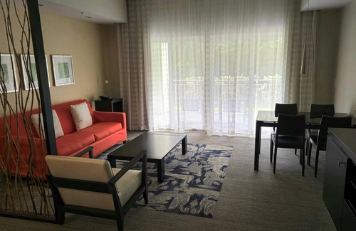 Doral Condo | Conveniently close - Hardrock Stadium, King Studio