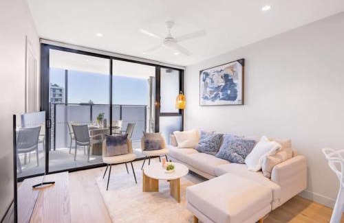 Milton Apartment | Conveniently located 2BR apt with rooftop pool at Milt