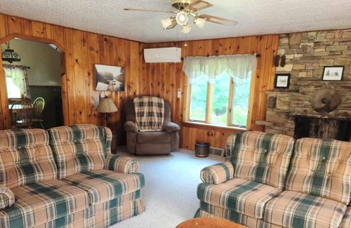 Rockwood House | Conveniently located between 7-Springs and Hidden Valley