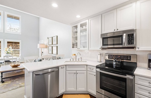 Wolf Creek Condo | Conveniently located condo close to top-ranked skiing with pickleball & sauna