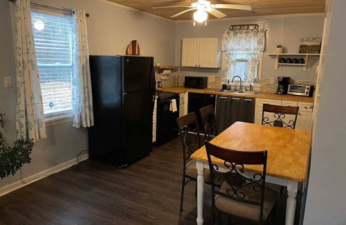 Marietta Cabin | Conveniently Located Saluda Riverfront Stay