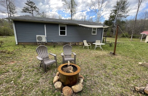 Marietta Cabin | Conveniently Located Saluda Riverfront Stay