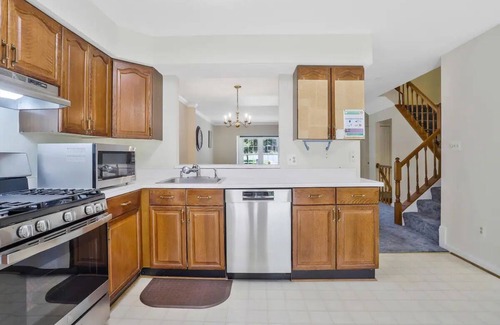 Franconia House | Conveniently Located Alexandria Townhouse