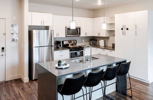Rio Grande Apartment | Convention Ctr Style-2BR Pool/HotTub/Gym/Theatre