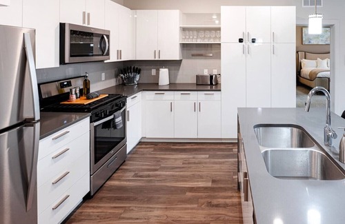 Rio Grande Apartment | Convention Ctr Style-2BR Pool/HotTub/Gym/Theatre