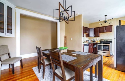 Victorian Village House | Convention - King Bed – Parking Free - Short North