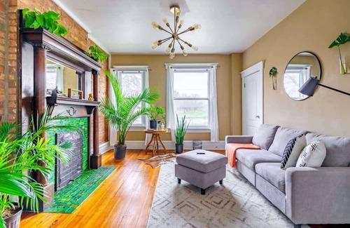 Victorian Village House | Convention - King Bed – Parking Free - Short North