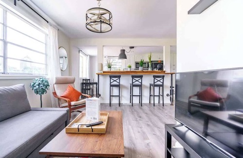 Victorian Village House | Convention - Private Parking - Pets - Short North