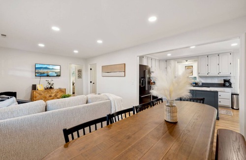 Gallatin House | Converted MiniFarm North of Nashville 'The Hollow'