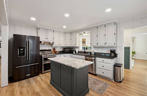 Gallatin House | Converted MiniFarm North of Nashville 'The Hollow'