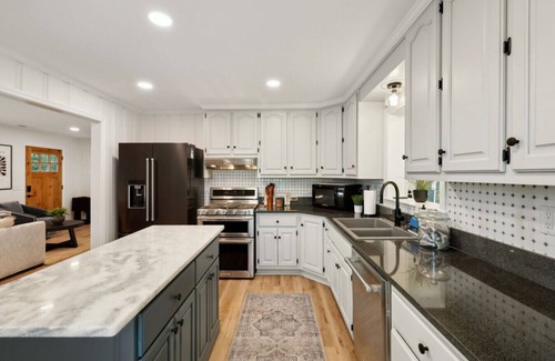 Gallatin House | Converted MiniFarm North of Nashville 'The Hollow'