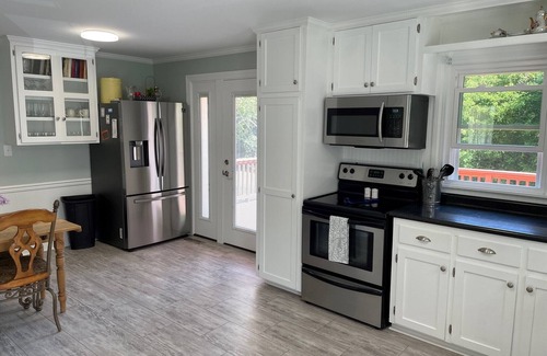Jonesville House | Conviently located cozy 2 bedroom home on quiet street.