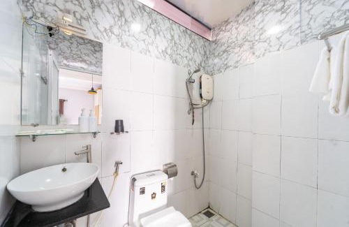 Phuong 6 Hotel | Convinia - Free Pick Up & Laundry