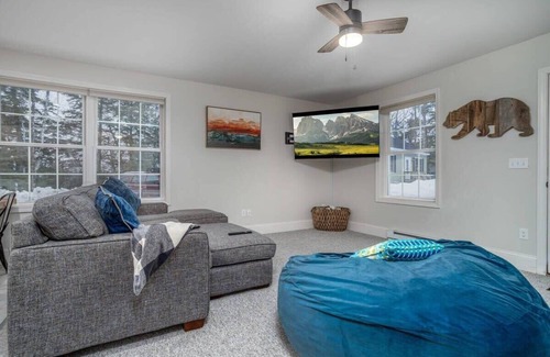 Conway House | Conway Escape~Hot Tub~Fire Pit~Hiking