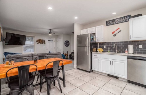 Conway House | Conway Retreat| Hot Tub|Fire Pit| Pet- Friendly