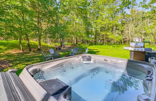 Albrightsville House | Conways Cabin Poconos Getaway with Game Room!
