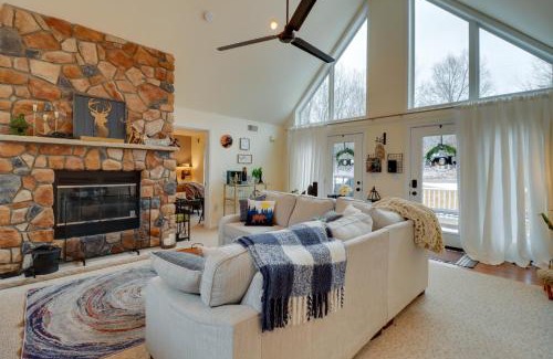Albrightsville House | Conways Cabin Poconos Getaway with Game Room!