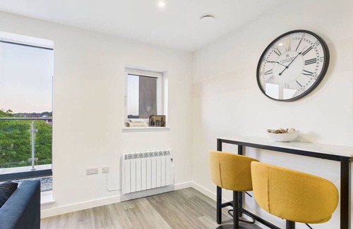 Cooden Apartment | Cooden Beach | Sleeps 10 | Parking