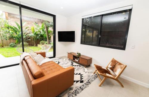 Coogee Apartment | Coogee Coastal Retreat #1 - Bright, Modern & Pet Friendly