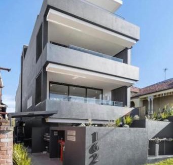 Coogee Apartment | Coogee Coastal Retreat #1 - Bright, Modern & Pet Friendly