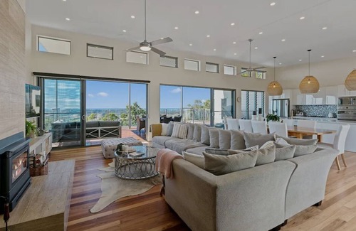 Ninderry Villa | Cooinda luxury residence and studio - central to beaches and hinterland