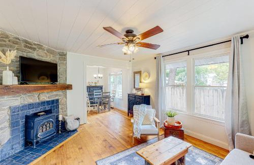Black Mountain House | Cookie Cottage