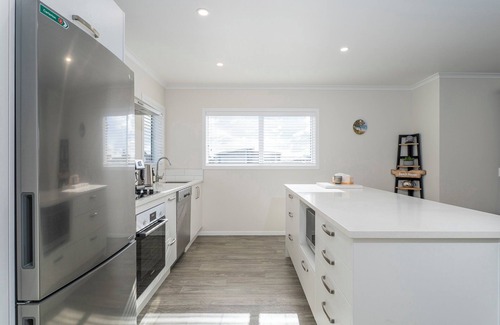 Cooks Beach House | Cooks Family Retreat - Cooks Beach Holiday Home