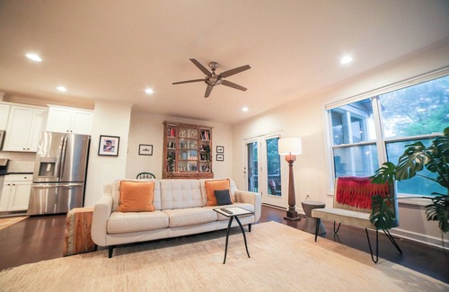 Belmont House | Cool 4-bedroom townhome walkable to restaurants