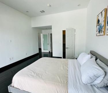 Beverly Grove Hotel | Cool Apartment in West Hollywood