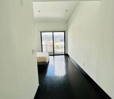 Beverly Grove Hotel | Cool Apartment in West Hollywood