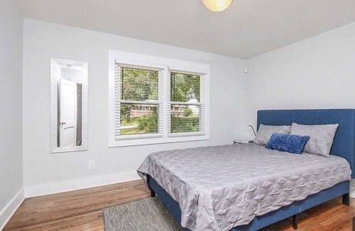Stone Mountain House | Cool City Cottage (MINS FROM AIRPORT/CITY) 2B 1B