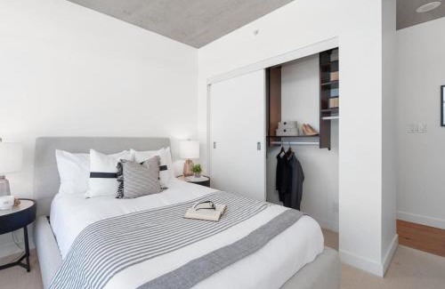 Gastown Apartment | Cool, Classy & Chic Downtown Suite