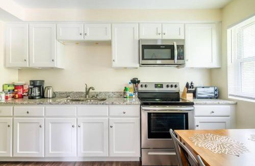 Durham Apartment | *Cool Crib * King Bed * Long Term Stays * Duke*