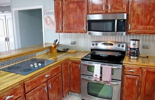 Midway House | Cool Decor @$225/nt! Oyster House Waterfront with Dock Near Savannah- Sleeps 8