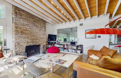Barton Hills House | Cool Mid-Century Modern 3/2