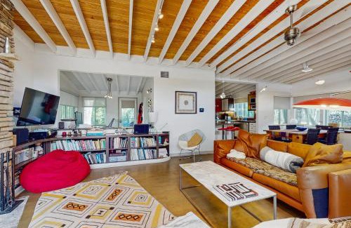 Barton Hills House | Cool Mid-Century Modern 3/2
