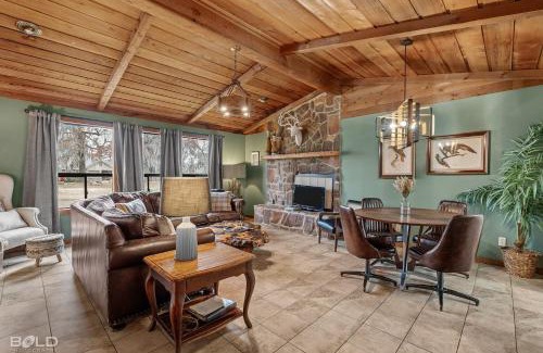 Uncertain House | Cool Moss Stone Lodge Wkayaks & Canoes