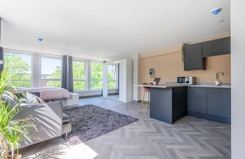 Aylesbury Apartment | Cool Penthouse flat