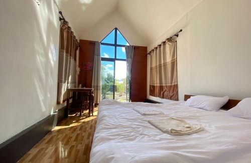 Na Hin Bed & Breakfast | Cool Pool Bungalow