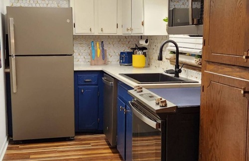 India Hook House | Cool, Retro-styled Home Near Lake Wylie