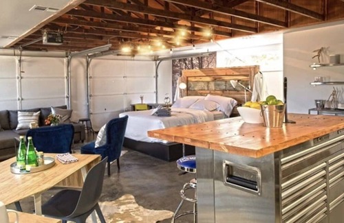 Central Oklahoma City Apartment | COOL STUDIO GARAGE LOCATED IN THE HEART OF OKC!! W/ PRIVATE YARD!!