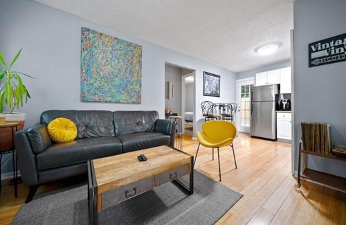 Katie Hill Neighborhood House | Cool vibe, quiet spot near downtown