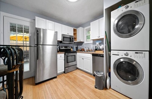 Katie Hill Neighborhood House | Cool vibe, quiet spot near downtown
