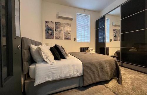Turnham Green Apartment | Cool warehouse conversion apt in Chiswick London